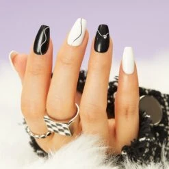 Blanc And Noir 7 Blanc And Noir -Nail Polish Store PO488 BlancandNoir Lifestyle
