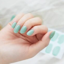 True Mint -Nail Polish Store ZMC075 TrueMint Lifestyle2 168ac646 932e 4157 a243 d0ed11dd3d46